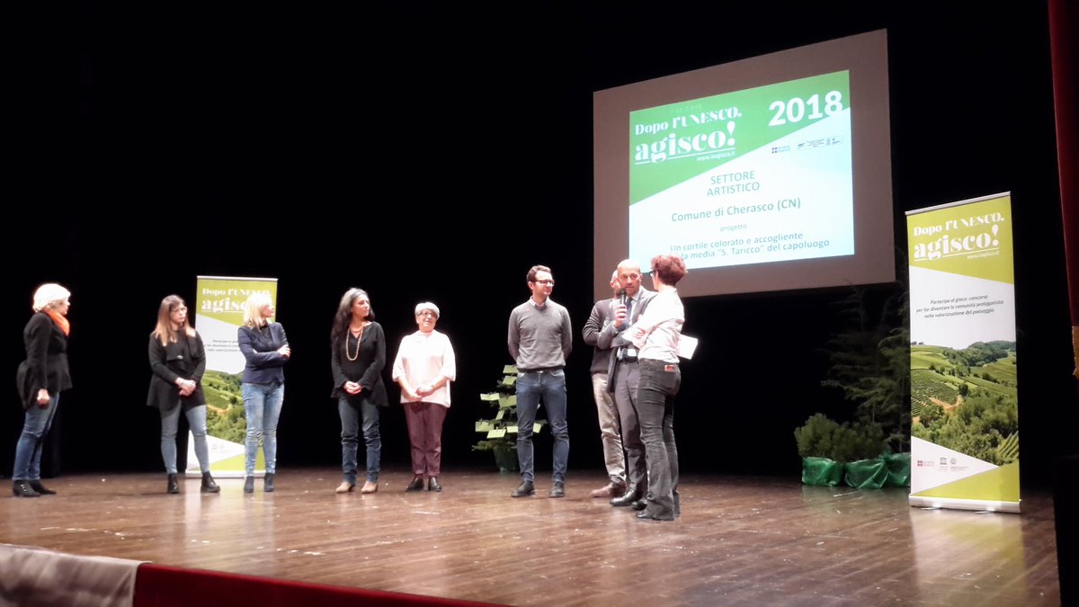 piemonte_italia's tweet photo. Miglior progetto del "Settore Ambiente" al Comune di Cherasco con il progetto "Un cortile colorato e accogliente..." #piemonte #piemontedavivere #IoAgisco https://t.co/AP2HUSYIj5