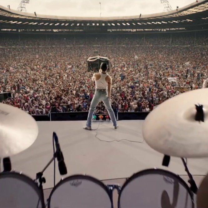 TheFilmCritic_'s tweet photo. Freddie Mercury at Live Aid (1985) 

Rami Malek in Bohemian Rhapsody (2018) https://t.co/hRkR2i3tfY