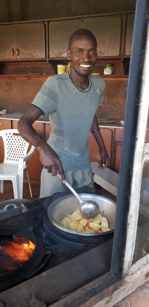 one4onesports's tweet photo. When the cook has responsibilities outside camp it's #KASSFM 10k-runner up Kennedy Kimutai who is doing the duties. #ichbineinküchenchef https://t.co/tKRtfqmA7h