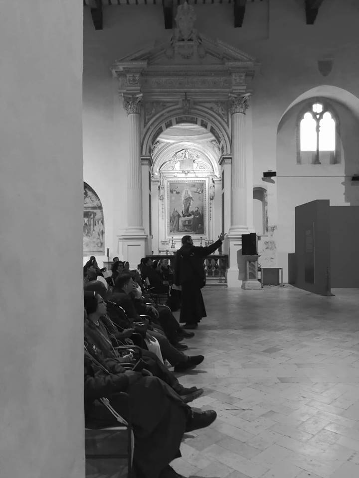 Ognuno dovrebbe trovare il tempo per sedersi e godere dell’intero spettacolo da una sedia con #lentezza
 #LCome 
#Montefalco ❤️ #ArteYArt