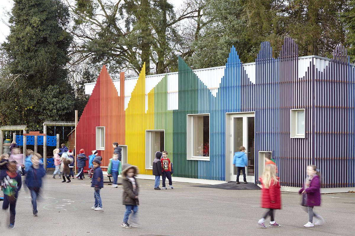 arkitectureow's tweet photo. Una scuola infantile in Inghilterra viene progettata dallo Studio De Rosee Sa per rispondere all’esigenza di un nuovo spazio polifunzionale per ospitare i bambini. Progetto ideato a partire da una dei loro film d’animazione preferito, Fantastic Mr Fox https://t.co/xncgifWUvT