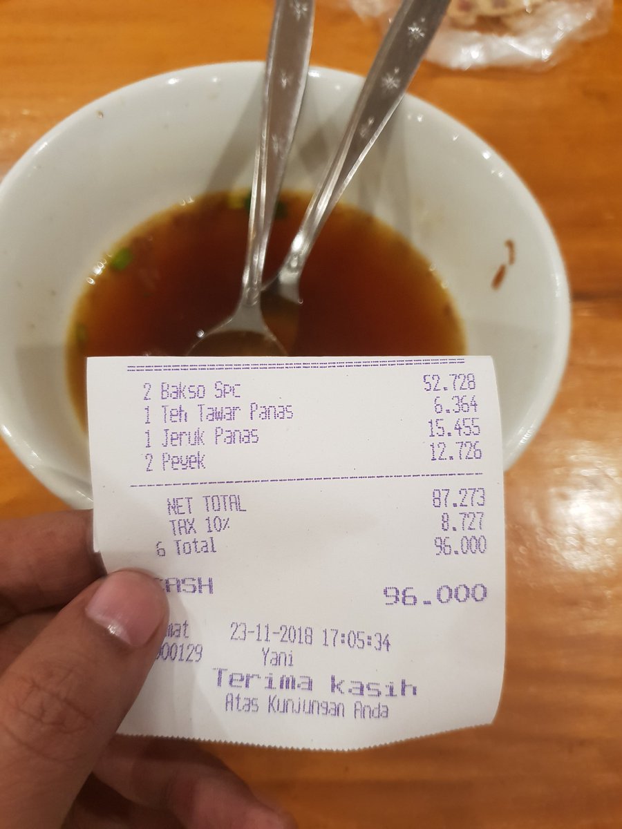 habiburokhman's tweet photo. Lapor Oom, duit 50 ribu kagak cukup u jajan bakso dua orang https://t.co/4QItgQWAat