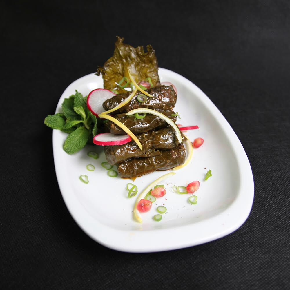 RestKarakala's tweet photo. Nuestro Wara Inab es un entrante vegetariano de hojas de parra caseras rellenas de arroz con albahaca. Lo encontrarás en el menú del día igual que en nuestra carta.

🌿🌱🍇🍋🌾💚
#karakala #karakalarestaurant #menúdeldía #hojasdeparrarellenas #cocinalibanesa #vegetariano  #gràcia https://t.co/dZCNj1wif6