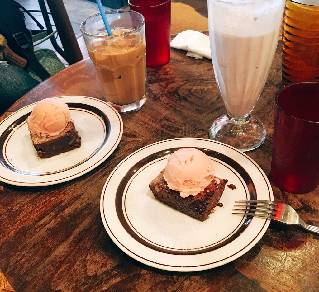 今日はてくさんとランチしてきたよ♡なんとサイン本も頂いてしまった!嬉しい〜ありがとうございます🥰 