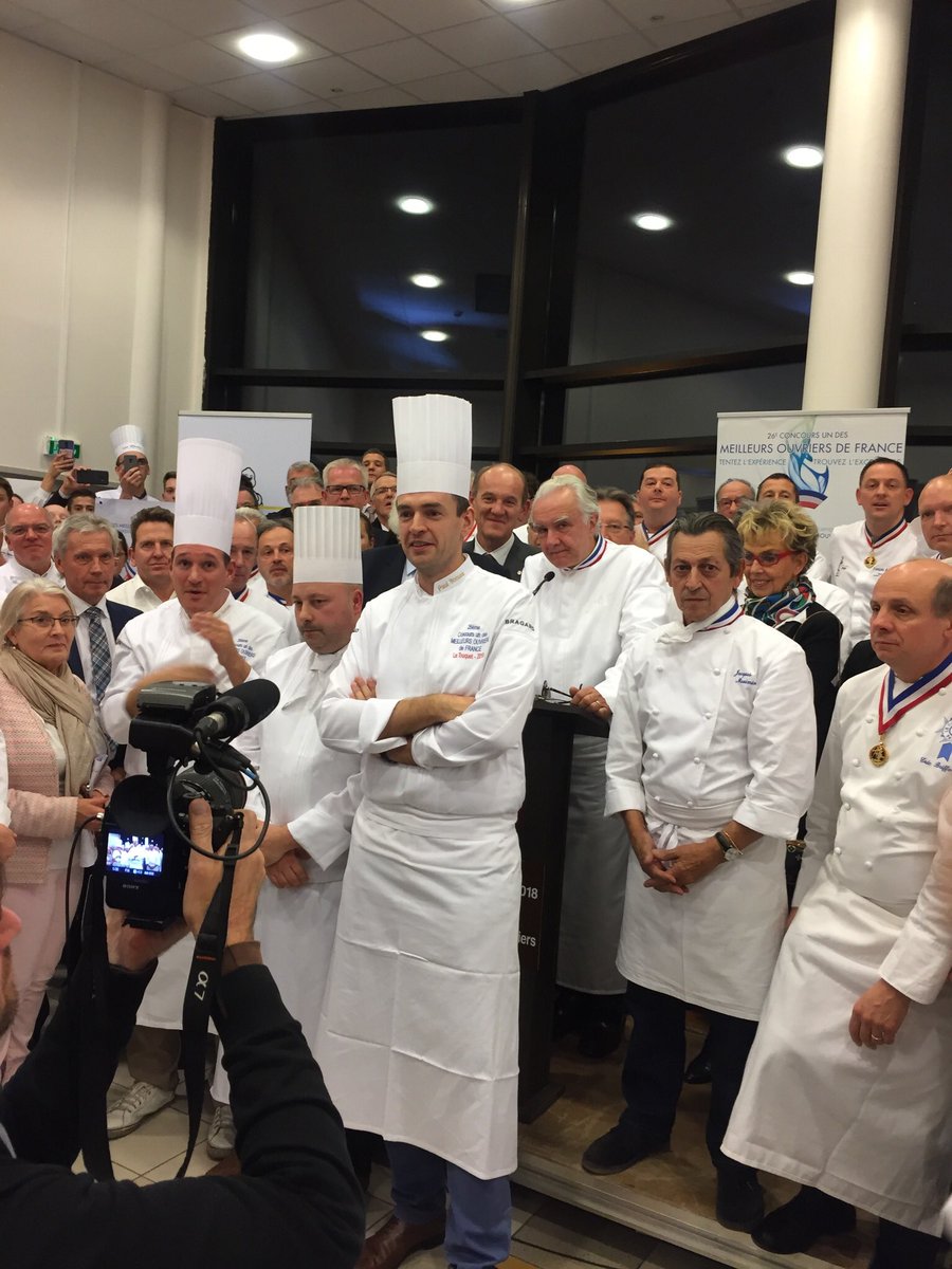 22 novembre 2018... une journée inoubliable... j’ai l’honneur de faire partie de la famille des Un des Meilleurs Ouvriers de France 🇫🇷. 
#mof2018 #excellence #transmission #chevredor #arnaudfaye <a href="/Le_Figaro/">Le Figaro</a> <a href="/lhotellerieLHR/">lhotellerieLHR</a> <a href="/Europe1/">Europe 1</a> <a href="/WhosWho_Fr/">Who's Who in France</a> <a href="/Francetele/">France Télévisions</a> <a href="/guideMichelinFR/">Le guide MICHELIN</a>