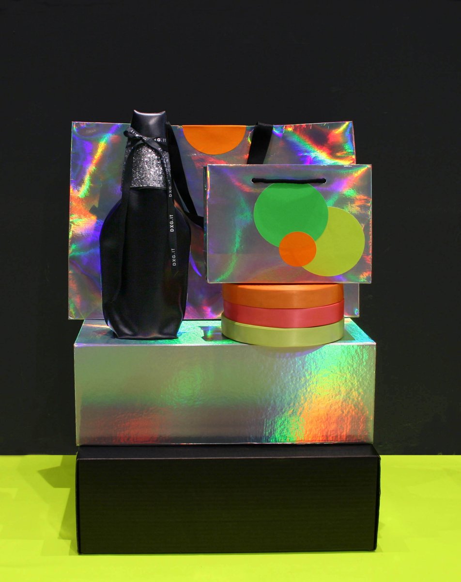 DxG_Packaging's tweet photo. Fluo &amp; Rainbow Xmas Mood! 
#rainbow #shopper #shopperbag #shoppingbag #box #boxes #giftboxes #giftpack #fluo #sticker #ribbon #winepackaging #dxgpackaging #luxury #fashion #design #xmas #packaging #packagingdesign #creative #packagingideas https://t.co/jGeDHNe7hJ