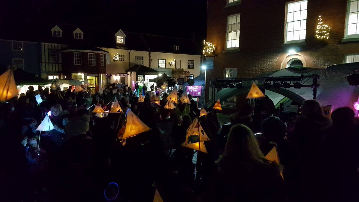 ReephamFOL's tweet photo. We're counting down the days to the #ReephamFestivalOfLight...  Join us in #Reepham Market Place on Thurs 6 December from 4.30pm. Don't miss the magical Children's #LanternParade at about 5pm! https://t.co/kQU3MqyaZq
