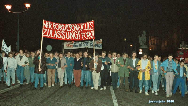 lpbmv's tweet photo. Heute im #ltmv: unser gemeinsam mit #LStU erarbeitetes Konzept zum zentralen, dezentralen und digitalen Erinnern an die Friedliche Revolution 1989 in #MV fand breite Zustimmung. Am zentralen Gedächtnisort in @StadtWaren wird am 16.10.2019 eine zentrale Veranstaltung stattfinden. https://t.co/iTxY5s1n8M