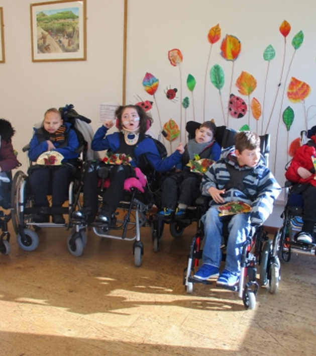 Team_Oaklands's tweet photo. Our fabulous artists from Willow class are gearing up for an afternoon at the #WinterWindows launch for the start of @Edxmas Look out for their magnificent window hanging in Parliament Square! @lornamacedin #TeamOaklands #Edinburgh https://t.co/WFAW3igM2x