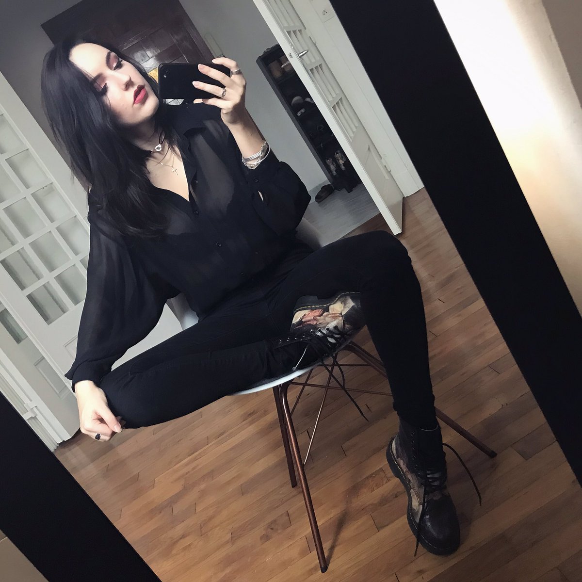 mangchanis's tweet photo. Who’s afraid of the Big Bad Wolf ? 🌑

#makeup #ootd #grunge https://t.co/ktBTm2MDXC