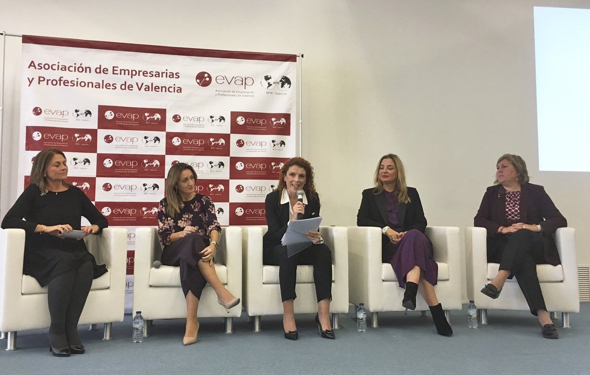 istobal_es's tweet photo. Hoy hablamos de nuestra gran apuesta por la #innovación y el #talentojoven en la Mesa Redonda #MujeresInspiradoras de @evap_bpw con @GraciaBurdeos de @SPB_Spain, Pepa Torres de #Walkerpack y #LeonorSáiz de #GrupoMartinez. Modera @DeltellDiaz. Todo un placer!! https://t.co/PFx1Agu9Rr
