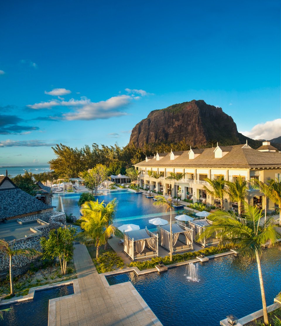 resaplanet's tweet photo. Prenez le chemin du luxe avec le @stregismauritius !🌴
Remise de 70% pour un séjour de 7 nuits en Junior Suite.
*Conditions applicables.
Offre valable pour toute réservation compris entre le 5 novembre 2018 et le 15 décembre 2018.
#Resaplanet #Resamaurice #island #wanderlust https://t.co/AtKkZLfbpf