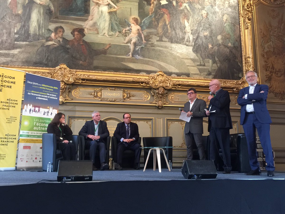 AlterEco_'s tweet photo. C’est déjà l’heure de la première table-ronde : « Quand la société s’engage ! »
Après des introductions de @FremeauxPhil et @frebsamen, place à @fhollande, président @LaFrancesengage, Patrick Doutreligne (@Uniopss) et Delphine Lalu (Fondation @AG2RLAMONDIALE) #EcoAutrement https://t.co/s59DoNHhhn