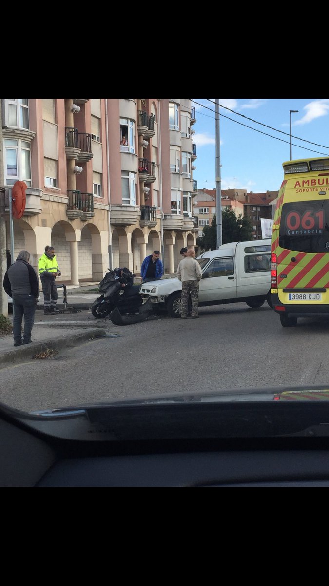<a href="/RADARCANTABRIA/">RADAR CANTABRIA</a> <a href="/cyrcantabria/">Controles Y Radares</a> Accidente de coche y moto en la calle Lavapies (Av. del Deporte)