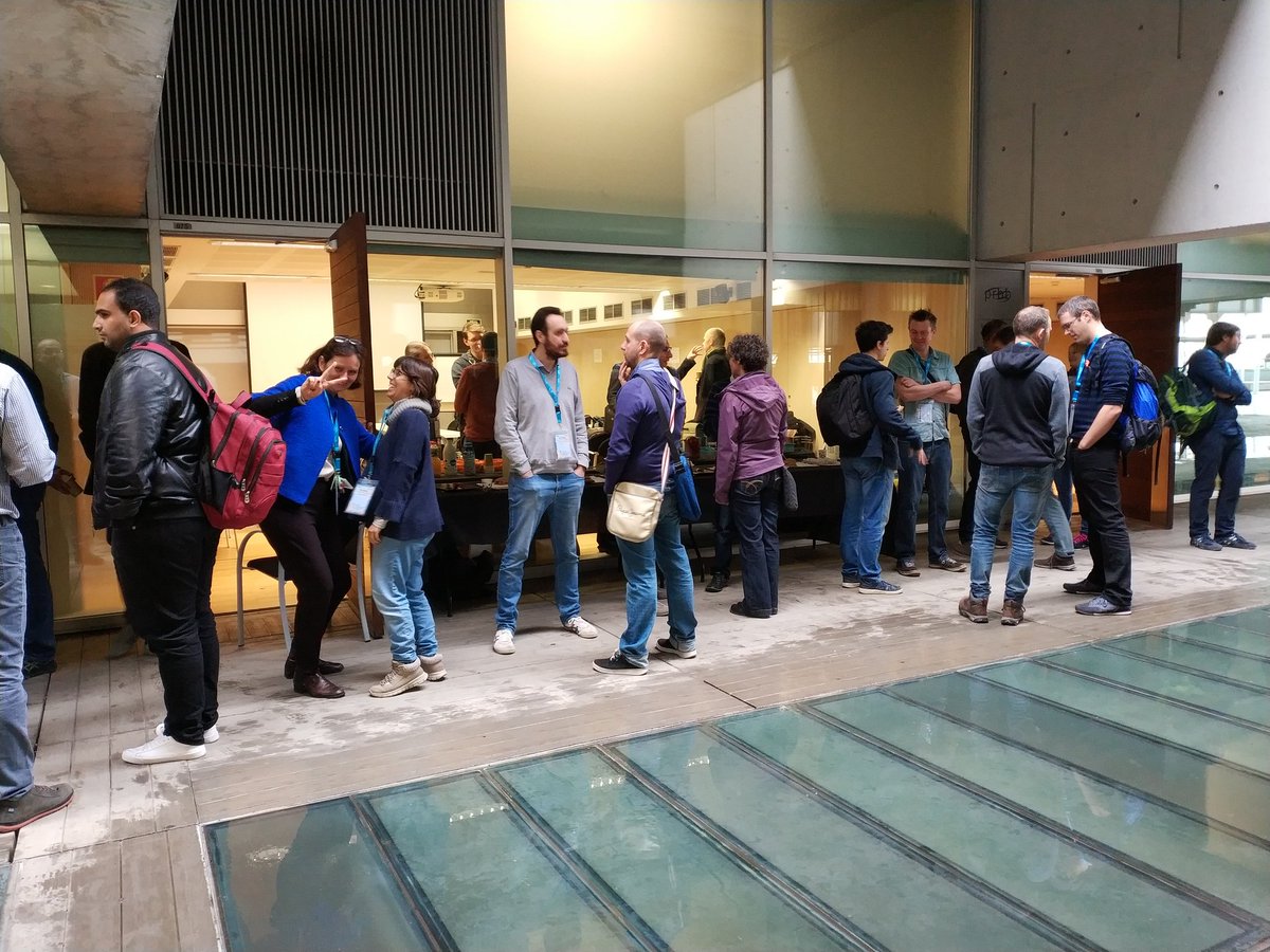 nextflowio's tweet photo. #rainy coffee break #nfhack18 #CRGtraining ☕🌧️ https://t.co/WR6jcurZ0r