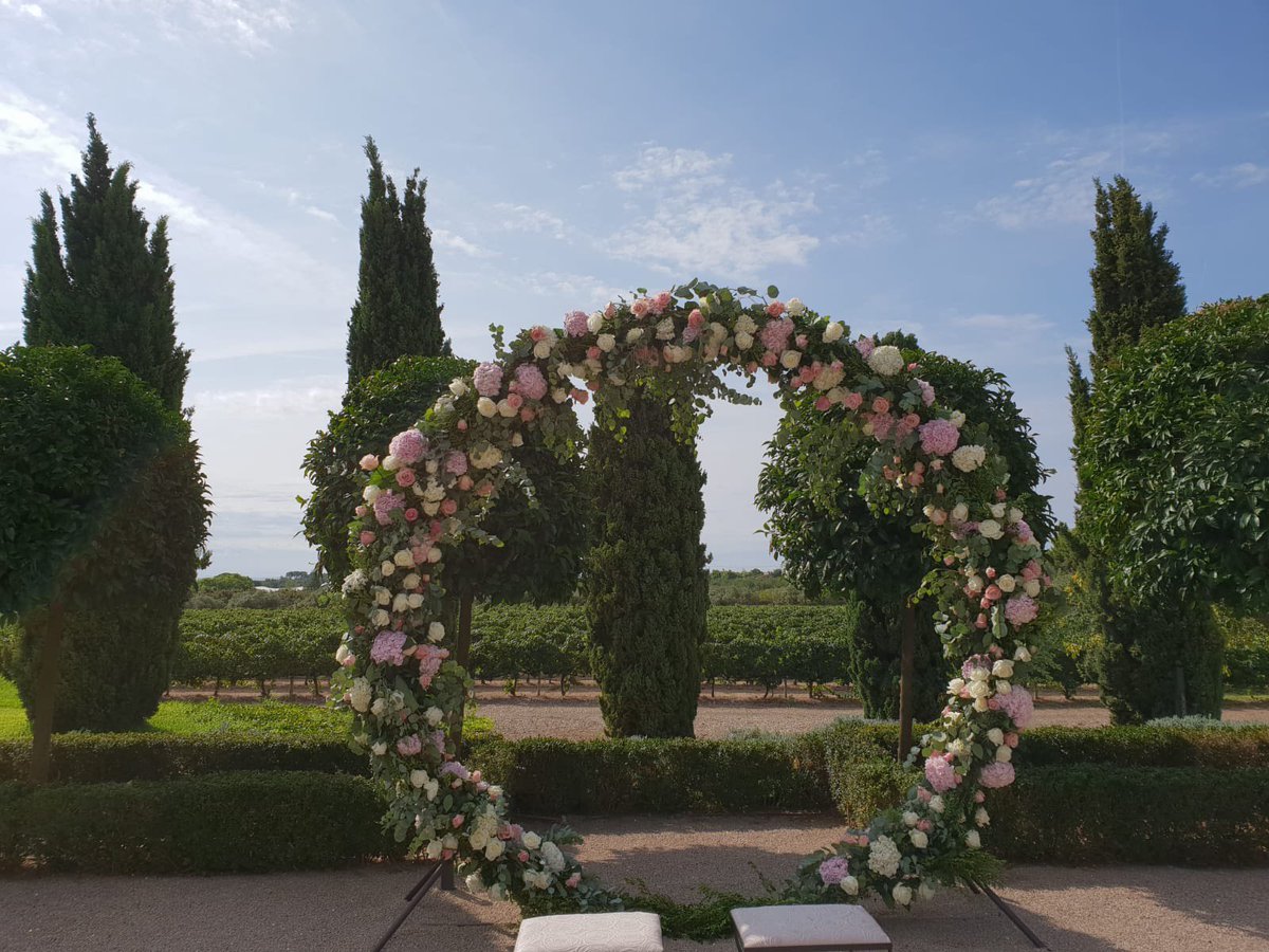 CasarseaCat's tweet photo. Somiant despert entre natura i bellesa 💞 Així és L’Orangerie: La finca on els somnis es fan realitat. ➡ https://t.co/2xtqDfDsaC
#feliçfinde #restaurants #bodes #sivull #celebracio https://t.co/8lr5s557Cm