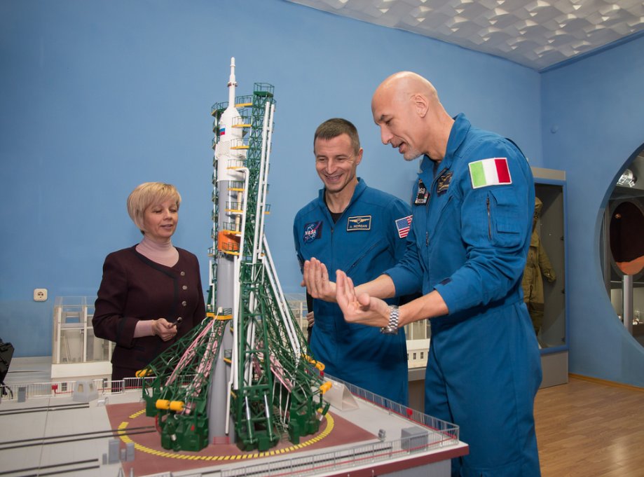 Bottlaeric's tweet photo. Tu as beau être astronaute, quand tu es italien, tu parles avec les mains. https://t.co/XyYlE60bHi
