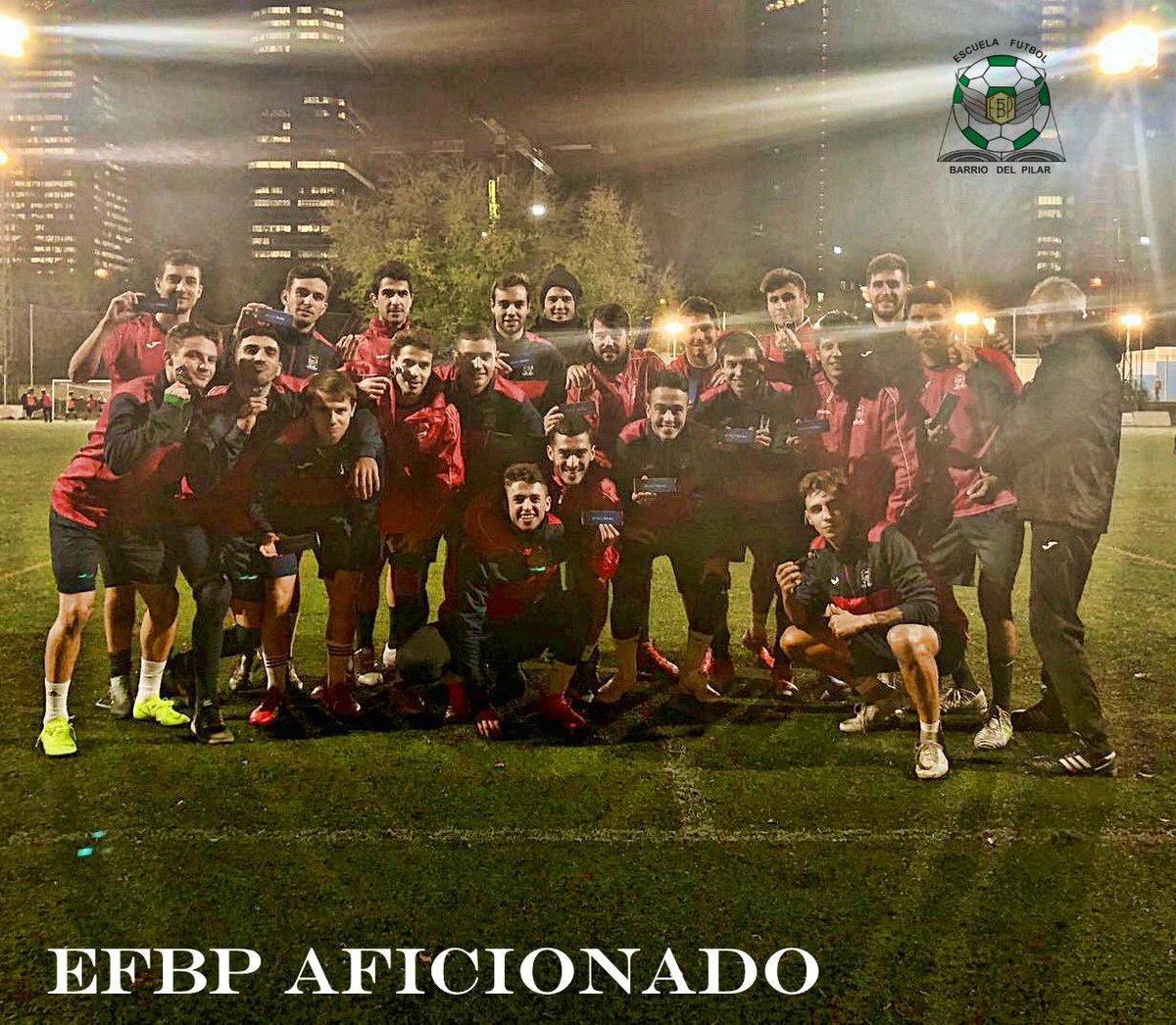 EFBarrioPilar's tweet photo. Gracias a @Gillette los jugadores del Primer Equipo estarán bien guapos 🤭. #Gillettejovenespromesas #firstreal https://t.co/yyyeeaaCoC