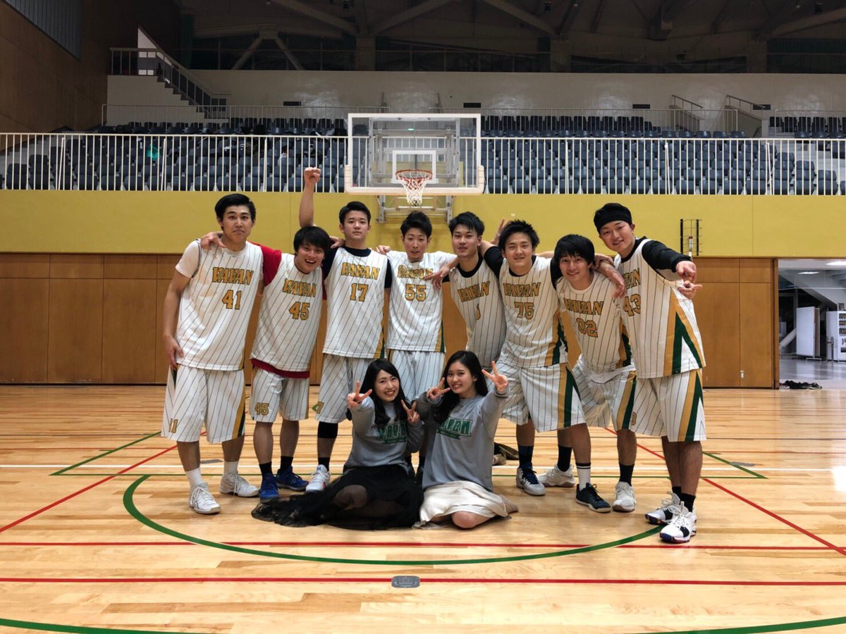 VAVAN9's tweet photo. 先日のことですがVAVAN三回生は引退しました！！

素晴らしく学のない後輩。そしてマネージャーのみんな。もちろん頭悪い三回生。

最高なサークルでした。

次からは二回生と一回生の代になるので楽しみながら仲良くがんばってください！！！

お世話になりました。ありがとう！

to VAVAN https://t.co/vmGwmcX7aa