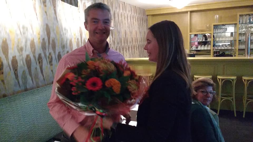 okwwbd's tweet photo. Gisteravond een nuttige en gezellige ALV gehad. Hardy heeft de mooie plannen voor komend jaar toegelicht en we namen afscheid van penningmeester Jan van Donselaar en secretaris Erica Smit. Bedankt voor jullie inzet en bijdragen de afgelopen jaren!! #0343 #WbD #OKW #ALV https://t.co/SPTKNpxZyo
