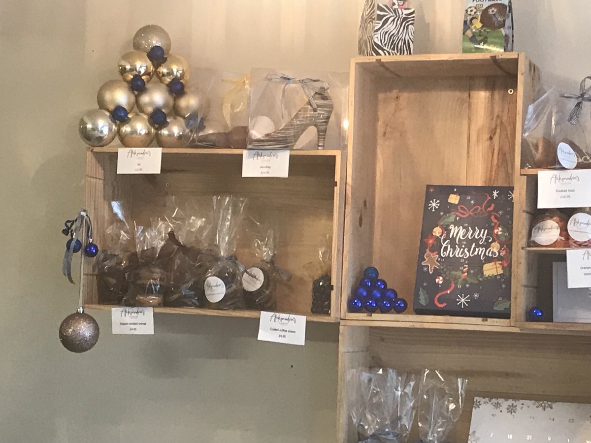 ChocolateAleks's tweet photo. It’s Fri-yay! Shop independent today. Treat yourself and keep the high street alive. #JustACard @justacard1 #bridport #broadchurch #shopindependent @WashingpoolFarm @bridport @BridportTIC @localstationer #gemmasflowers #framptons #bridportartshop #rawles #bridgettesgreengrocers https://t.co/qiQdO4XI9c