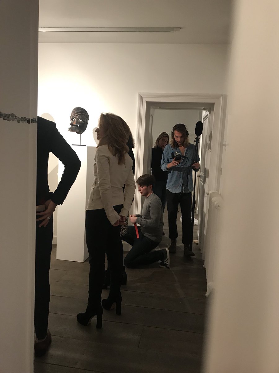 #TOURNAGE <a href="/BMWGroupCulture/">BMWGroupCulture</a> <a href="/ind_collectors/">Independent Collectors</a> <a href="/FrancesLasserre/">Francès Lasserre</a> Un reportage inédit pour découvrir la collection @FFrancesArt  en décembre #artcollector #privatecollection #contemporaryart #BMWArtGuide #IndependentCollectors