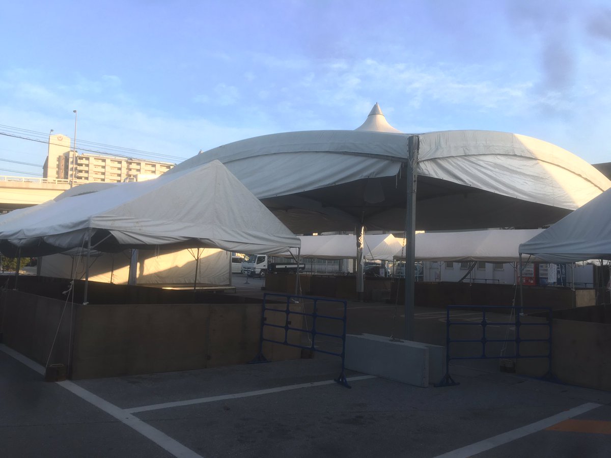 rkL97tU1sCmvPVh's tweet photo. 今日は那覇市の泊いゆまちでマグロレシピ選手権の会場設営のお仕事でした！
スタッフの中には慣れていない人もいたけど周りの先輩方達のおかげでスムーズに作業が出来ました^^
今日初めて出てくれたスタッフもすごく頑張っていました〜！😆
明日も頑張りましょ〜！！💪💪 https://t.co/FhgQbiLaC8