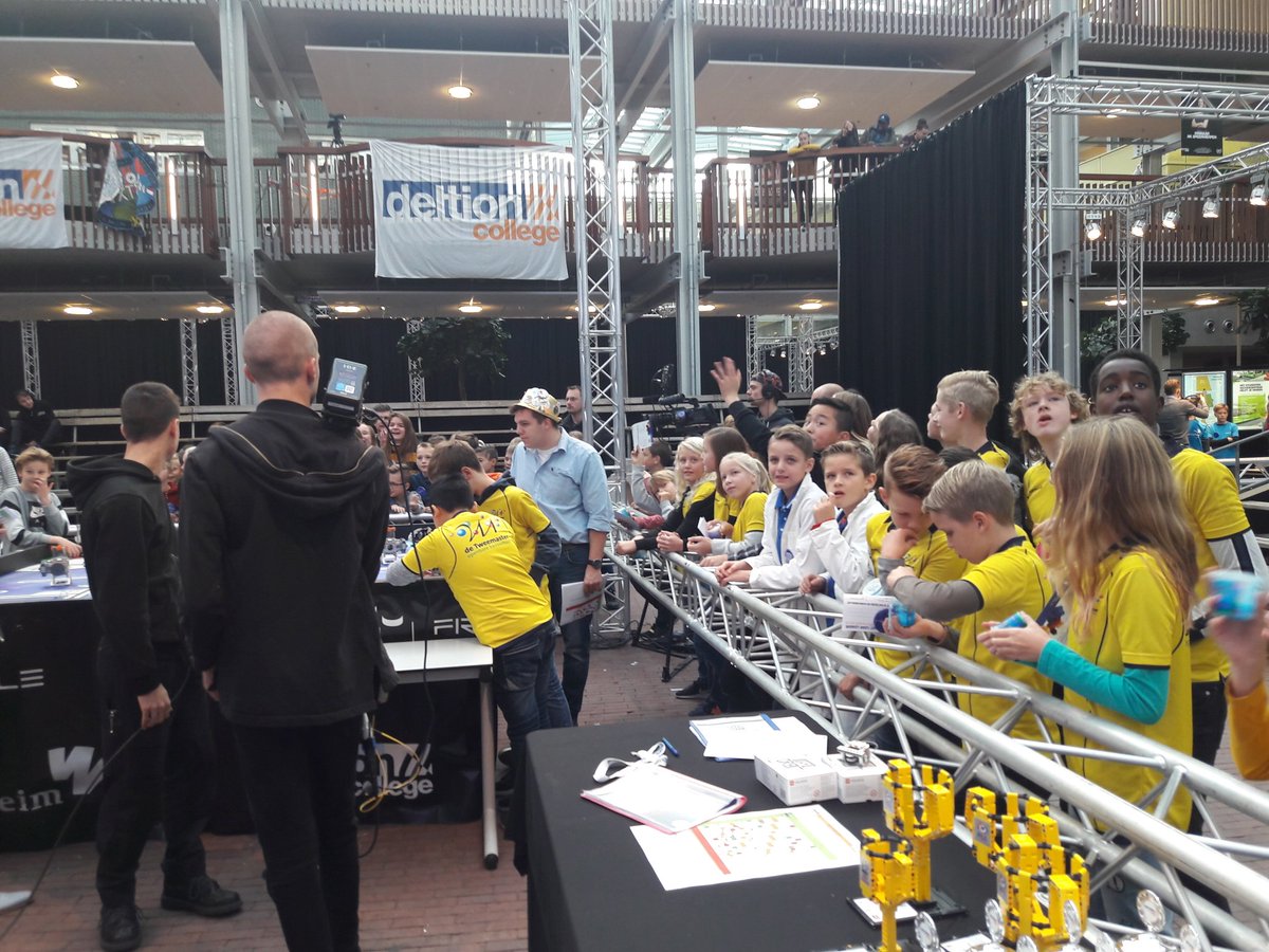 obs2master's tweet photo. Onze 1e keer op de lego league. Wat hebben we het gezellig! #lego #legoleague https://t.co/hJayuZTitT