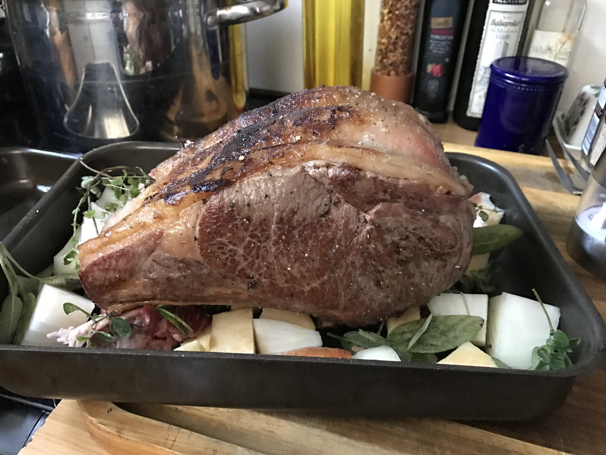 CroftTearoomCIC's tweet photo. JOIN US NEXT SUNDAY THE 2nd OF DECEMBER FOR OUR LAST SUNDAY ROAST OF THE YEAR 🍖

CHRISTMAS THEME ALL THE TRADITIONAL 🎄TRIMMINGS  SOME LITTLE EXTRAS TO BOOT 🎅🏻

3 courses for £18 
2 courses for £15 

12-4pm 
call to book now 
07595833734 
Or email
Us at tea@crofttearoom.co.uk https://t.co/VssGuVLT8C