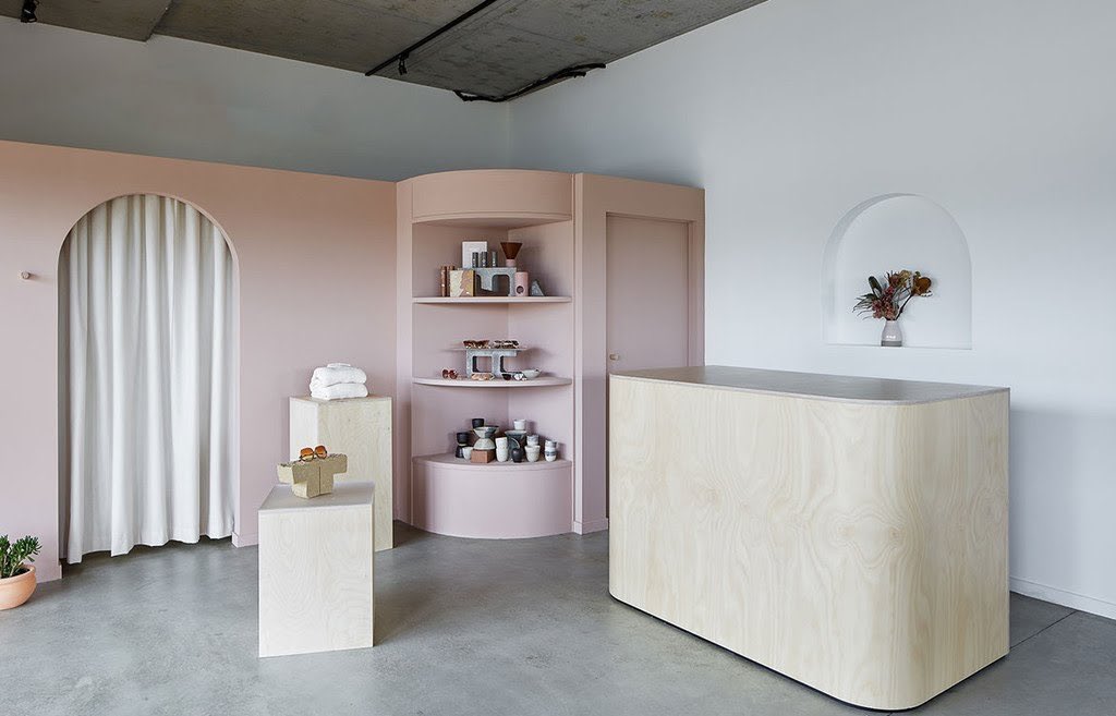 zebradc_es's tweet image. 🔝This was the result obtained by the Nikkou store in Australia.

✍️A design based on huge curves and femenine colors.

🤗A store that transmits a calm effect with makeup tones. All according to a quiet Japanese design.

#designstore