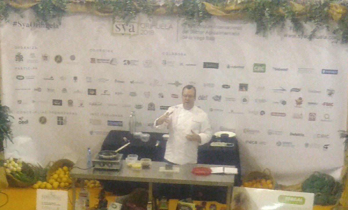 JesusSalinasB's tweet photo. Estupendo el #showcookin de ayer realizado con productos de la huerta de la #VegaBaja por el chef dos estrellas Michelín @pabloglacabana del Restaurante #CabañaBuenavista en el @SyAOrihuela.
#SYAOrihuela 2018. https://t.co/RmN4dIofOg