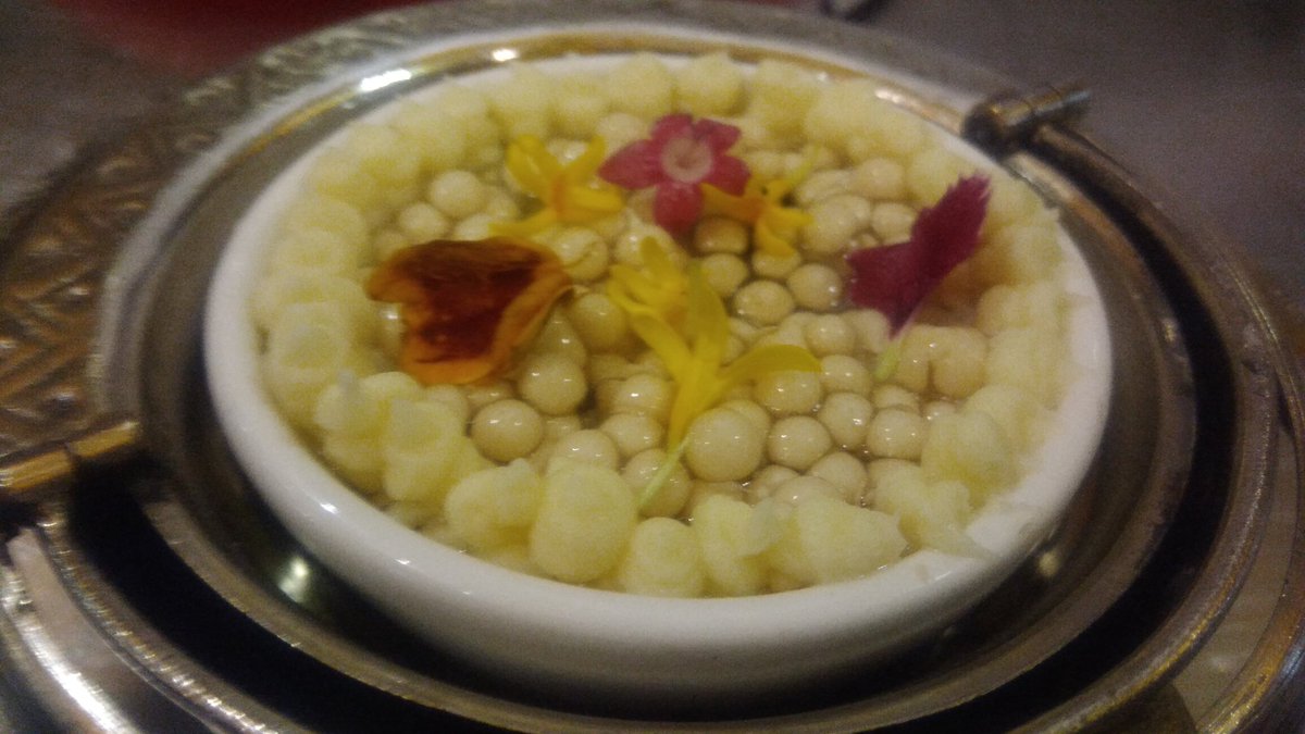 JesusSalinasB's tweet photo. Estupendo el #showcookin de ayer realizado con productos de la huerta de la #VegaBaja por el chef dos estrellas Michelín @pabloglacabana del Restaurante #CabañaBuenavista en el @SyAOrihuela.
#SYAOrihuela 2018. https://t.co/RmN4dIofOg