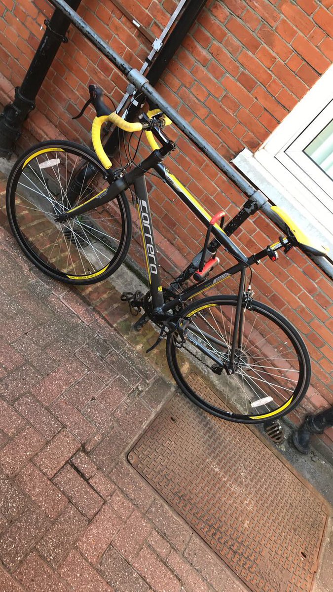 Becky_B_'s tweet photo. My bike was stolen from inside Fitness First Clapham at 7:51 this morning. If you recognise this man or my bike missing a wheel and with a yellow bottle in the bottle cage, please let me know. 😢 @MPSWandsworth @DWFitnessFirst @FitnessFirstCLH @lambeth_council @wandbc https://t.co/oC2PsdL2YL