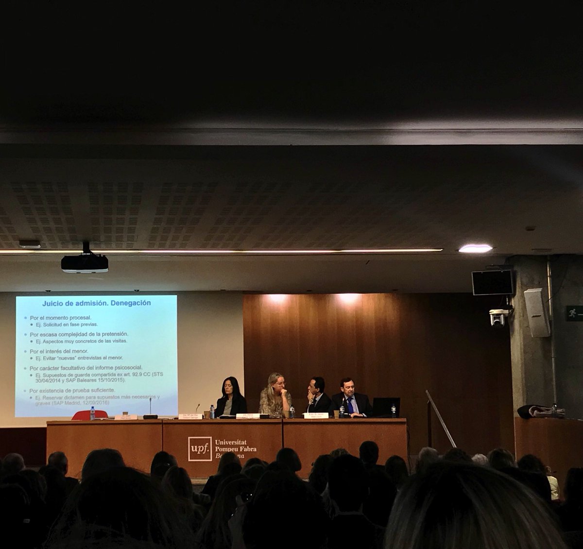PolGonzalezMan's tweet photo. #TrobadaSCAF: según el Ilmo. Sr. Abel Lluch, magistrado del Juzgado de Primera Instancia n.º 51 de Barcelona, la audiencia del #menor no es una prueba (aunque tenga relevancia probatoria), sino un #derecho del menor para conocer su voluntad. @cvarelaabogados https://t.co/ysjYnIVD5H