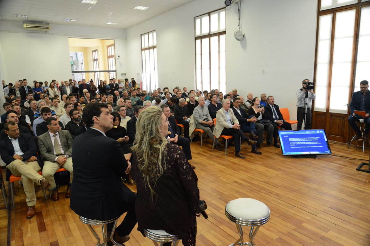 miguelcappiello's tweet image. Santa Fe tiene un modelo propio de energías renovables que se afianza cada vez más! Hoy se presentó el programa #Generfe, a través del cual se desarrollarán parques solares y eólicos para la generación de energía eléctrica en toda la provincia mejorando la calidad del servicio.