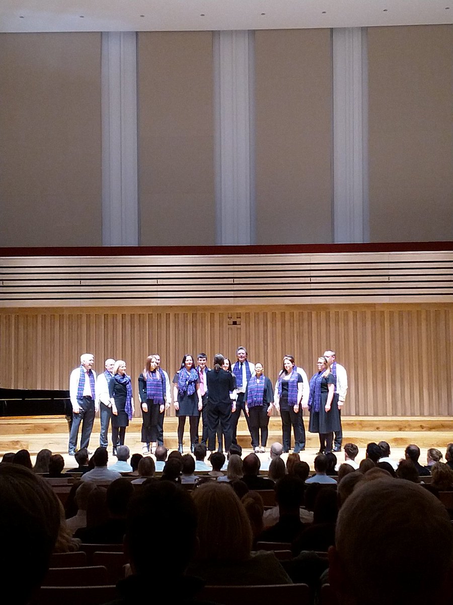 the_halle's tweet photo. @TPExpressTrains Choir getting the audience into festive spirits 🎄🎅⛄🌲🌠🎶
#HCCC2018
#choir #corporate #workplacechoirs #singingtogetherisgood
#relationship #competition https://t.co/xfxeolbov4