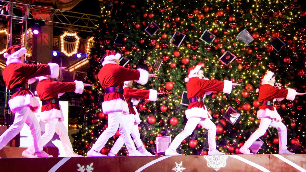 cgaweekly's tweet photo. @CAGreatAmerica winterfest begins today! Canβt wait to get back into the holiday spirit! #gawinterfest #cga #cgaw https://t.co/pwo69sYr7x