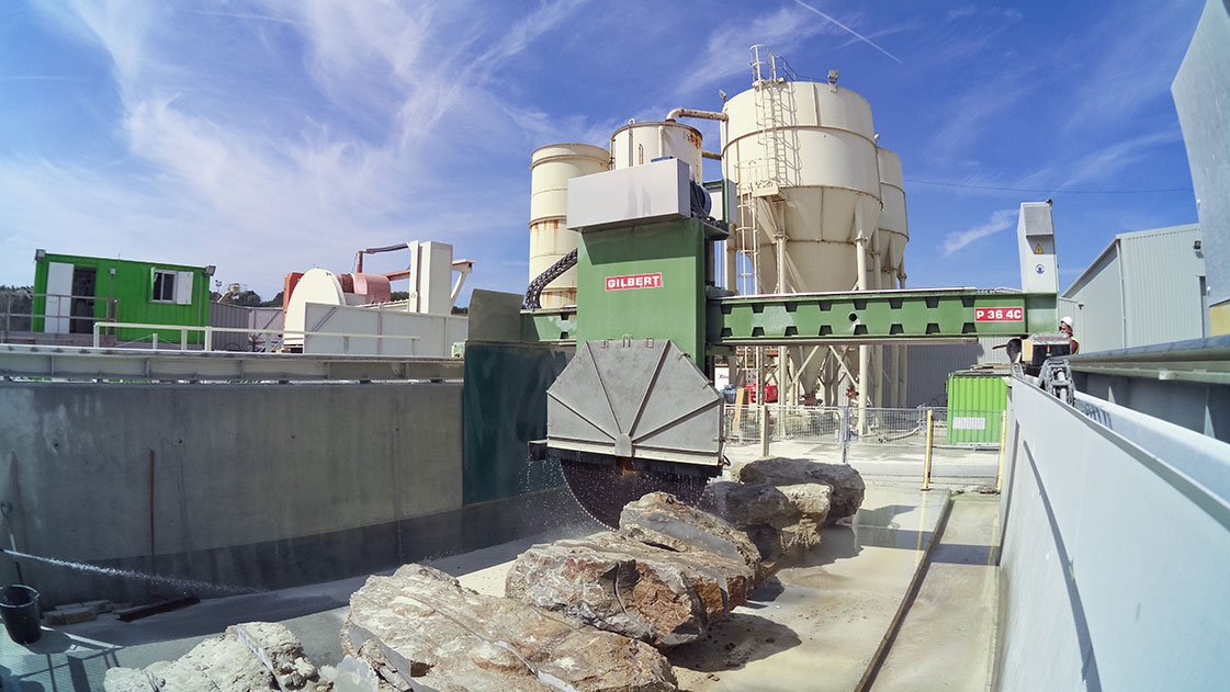 Gallagher_Team's tweet photo. Check out Gallagher's video on Kentish Ragstone and how it's made - from 
drilling and blasting to stone selection, primary sawing, secondary sawing, cropping, tumbling, quality control and packaging. https://t.co/tpSmYiT29n https://t.co/Fl2SYx1ZgZ