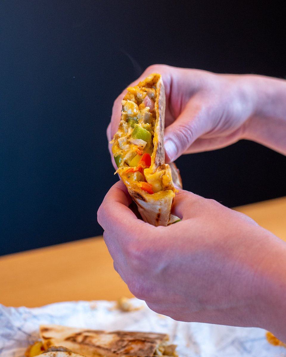 PitaPitCanada's tweet photo. Crispy, cheesy, and hot off the grill!! π₯ Make it a #FlatcrispFriday! π
#PitaPitCanada #PitaPit #FlatCrisp https://t.co/ZkFiMXr7l5