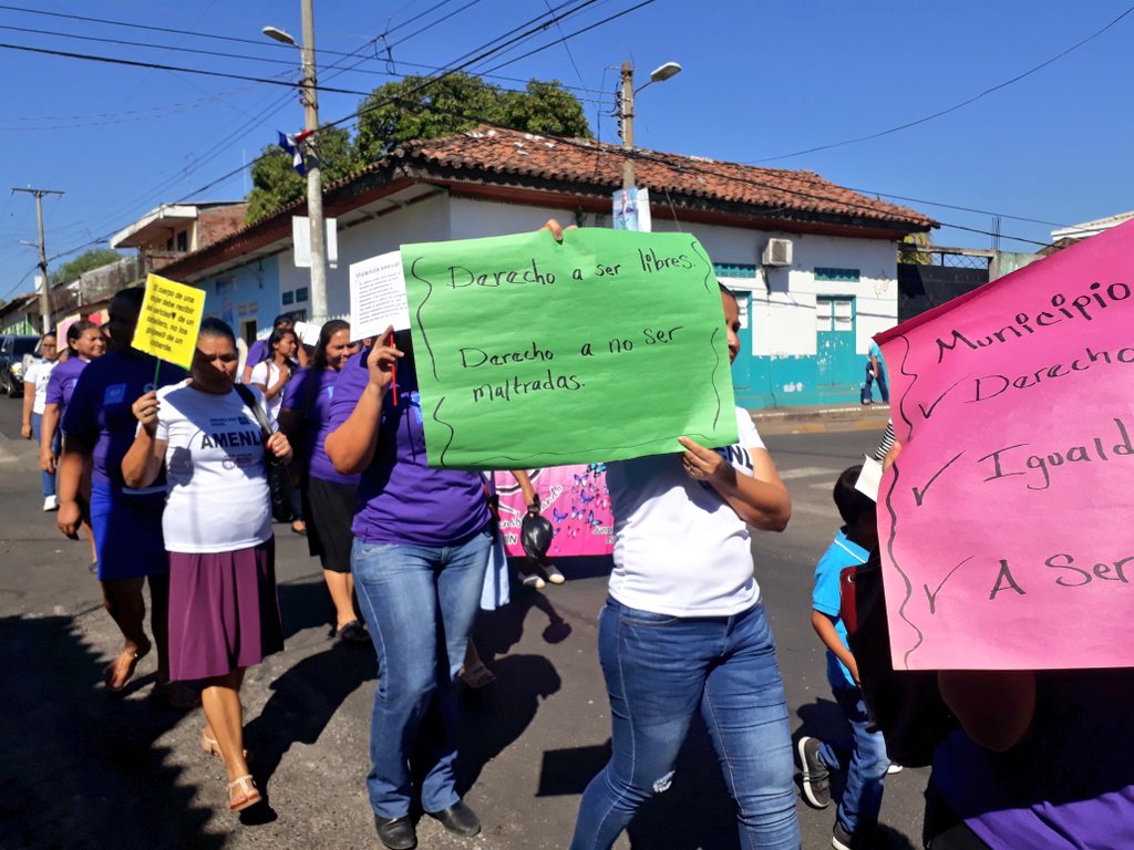 Con el objetivo de construir cultura de respeto hacia las mujeres y en el marco del día Internacional de la Eliminación de la Violencia contra la Mujer, instituciones de Gobierno encabezadas por nuestra Gobernadora de La Unión Gricia Hdez, desfilamos en el centro del dpto #GobSV