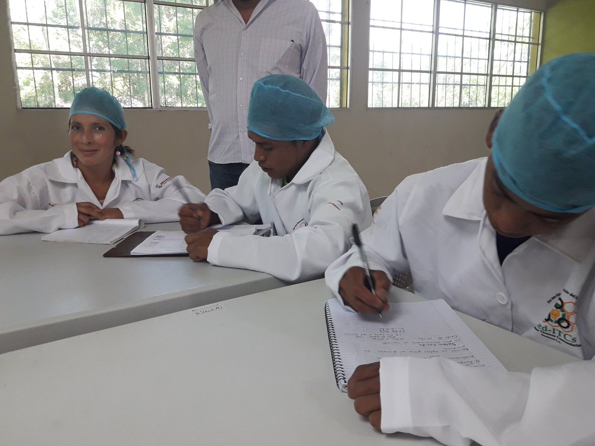 Red_ITC's tweet photo. A través de la implementación del #ModeloEDUCAR estudiantes y egresados del ITC Cristina de Borbón desarrollan una pasantía en la EAPO sobre procesamiento de productos cárnicos fortaleciendo competencias del conglomerado de producción porcino establecido por los jóvenes.
#RedITC https://t.co/6mtQZ2G9Yf