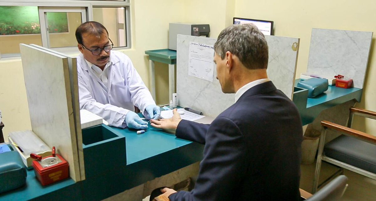 UNAIDS_Pakistan's tweet photo. Leading by an example, @UN Resident Coordinator @NeilBuhne takes #HIV test for upcoming #WorldAIDSDay 2018 in solidarity of #KnowYourStatus
In #Pakistan only 16% key population know their #HIV status & gap that needs to cover is 84%
#PreventTestTreat #LiveLifePositively https://t.co/VE8LZxLptY