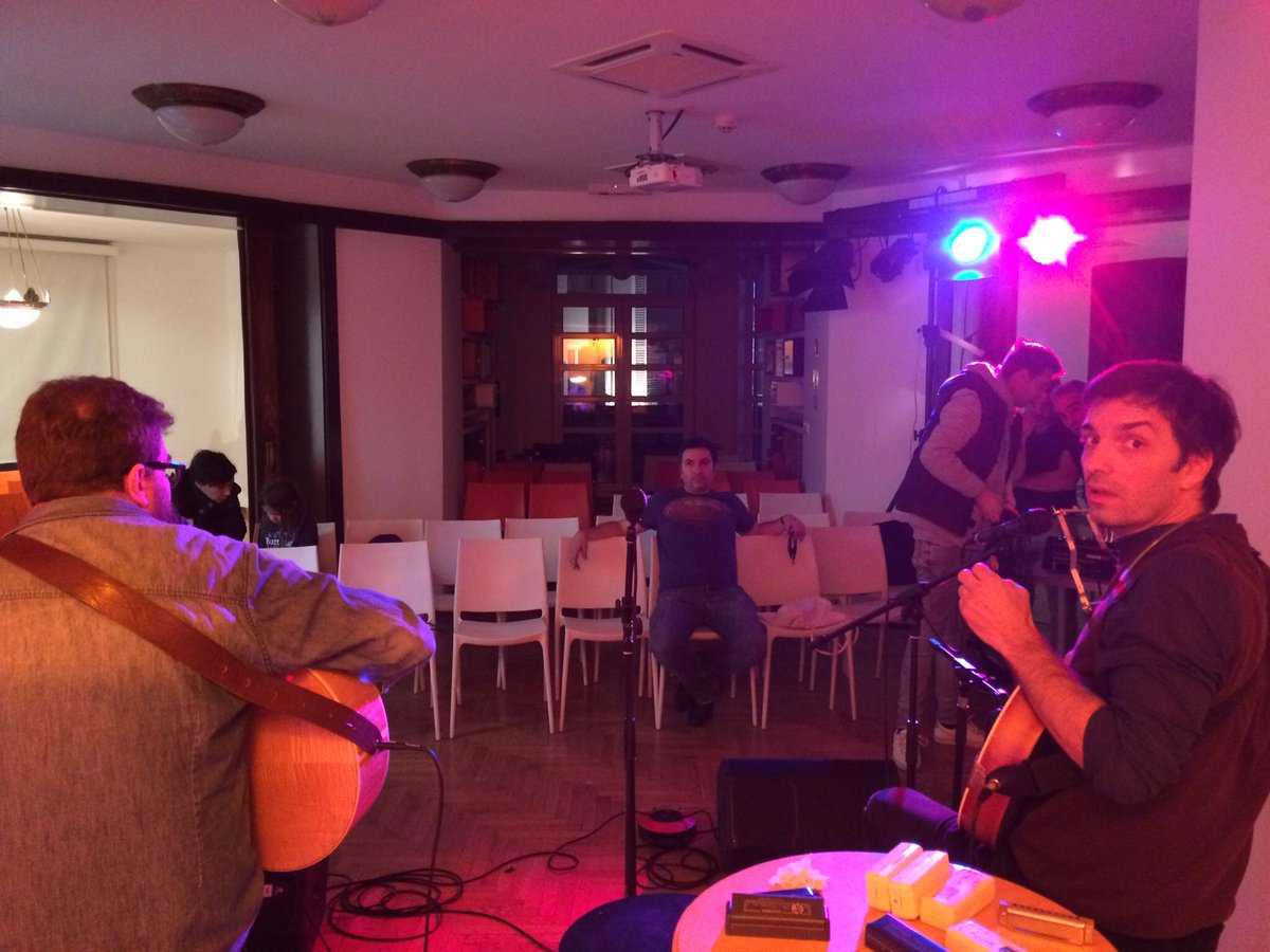 uk parobrod!!! večeras!!! 7.30pm! sharp!
on tour končertoooo! 🎉🎡🏆
(tonska u toku, zvuči izvrrrsno!!)