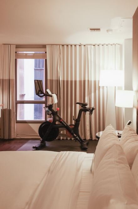 Burn off those Thanksgiving carbs by staying in our <a href="/wellandaway/">Well + Away</a> room! #HotelZetta #TheViceroyUrbanRetreats