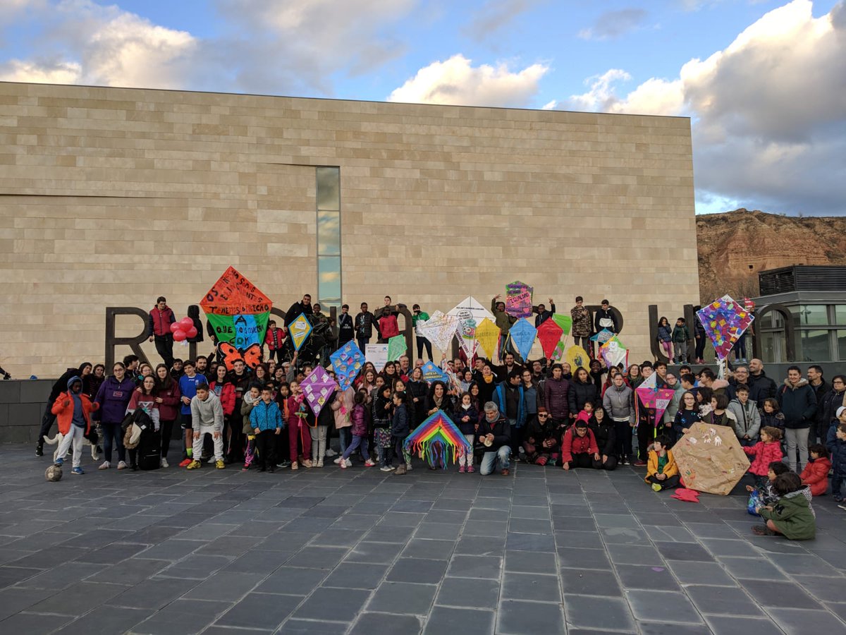 Anti_Rumores_Lo's tweet photo. Cometas×derechos. Celebración del día de los derechos de la infancia. https://t.co/6YRNWycUqK