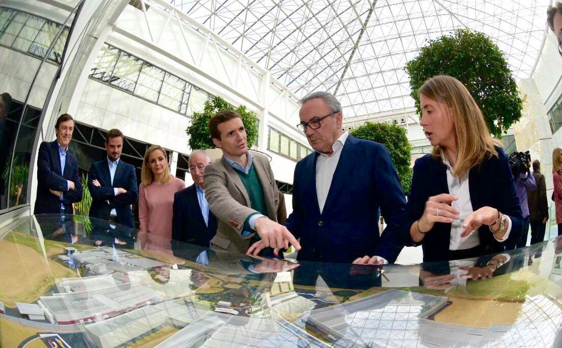 pablocasado_'s tweet photo. Mi admiración a la familia Cosentino por su labor para la industria y la innovación, que da trabajo a más de 4.500 personas en todo el mundo, con una facturación de casi 1.000 millones anuales. Un referente internacional, que apuesta por el empleo y la formación. https://t.co/WAv6TAU4CP