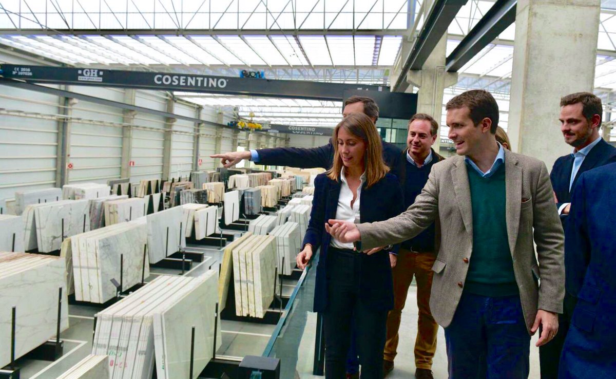 pablocasado_'s tweet photo. Mi admiración a la familia Cosentino por su labor para la industria y la innovación, que da trabajo a más de 4.500 personas en todo el mundo, con una facturación de casi 1.000 millones anuales. Un referente internacional, que apuesta por el empleo y la formación. https://t.co/WAv6TAU4CP