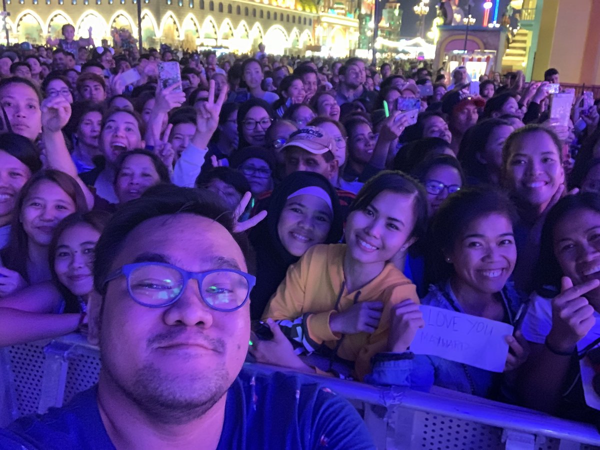 FlowGalindez's tweet photo. Present lahat sila sa Global Village for the love of MayWard @maymayentrata07 @Barber_Edward_ @EntrataLorna  @JoshYugen  #MAYWARDConcertLiveinDubai https://t.co/lF6Xn6mv3B