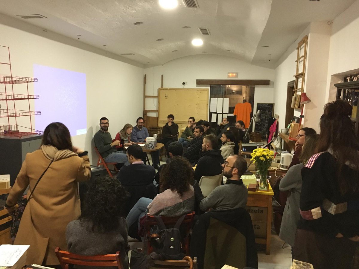 diegodlamancha's tweet photo. Imágenes de la presentación de @Palexres ayer en la libreria #Bakakai. Disfrutamos de una cálida conversación https://t.co/iAfg6hsjDf