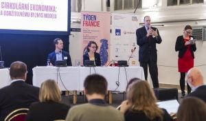 CCFTFCOK's tweet image. Ve Francii mají témata jako společenská odpovědnost a udržitelný rozvoj větší odezvu než v ČR. FČOK se to snažila změnit na kulatém stole v rámci @tydenfrance #cirkularniekonomika #ekodesign
buff.ly/2AeifKn